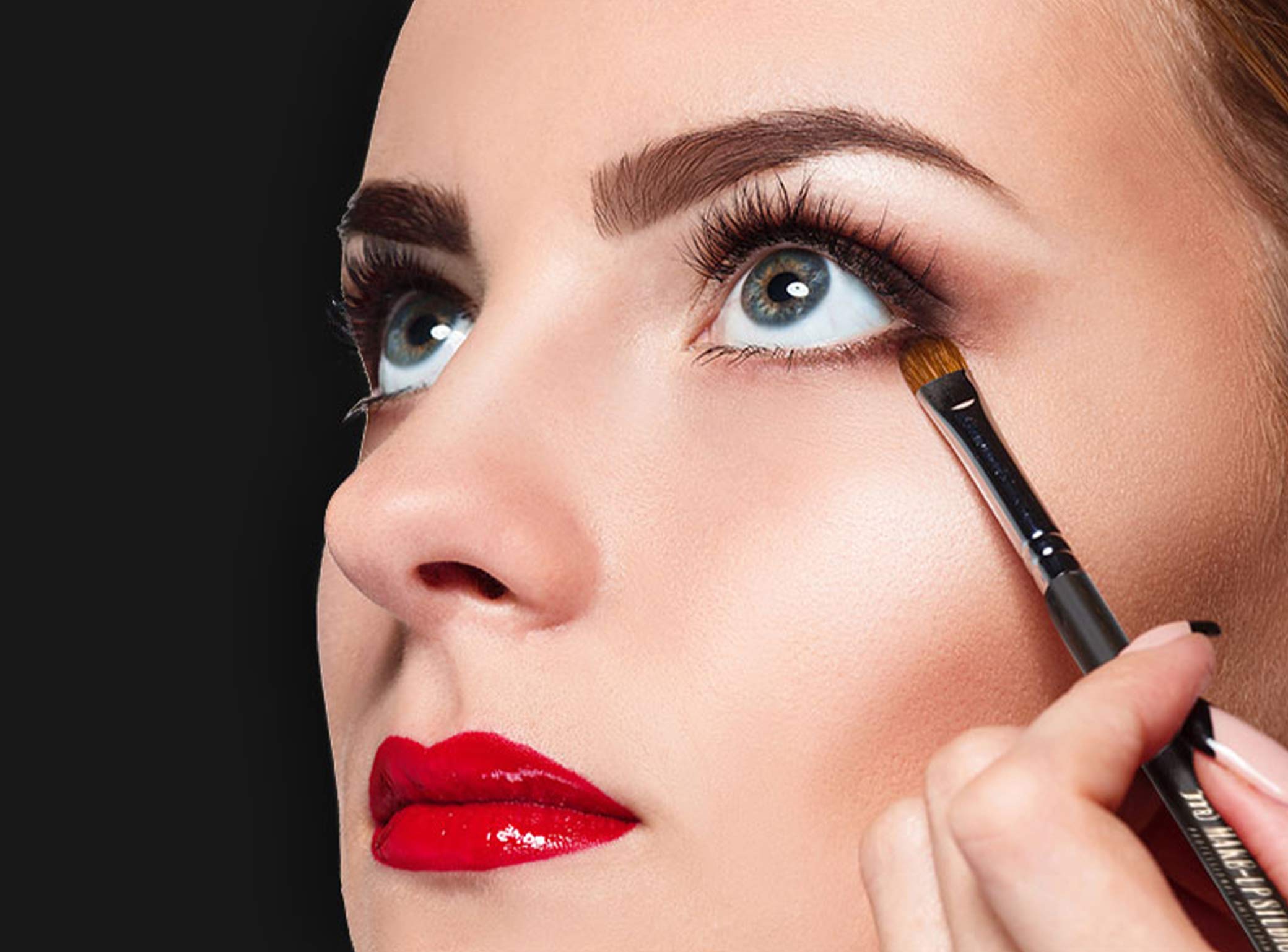 Types Of Eyeshadow Brushes: You Need For Eye-Makeup